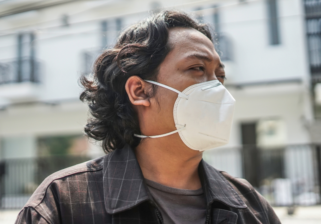 homme-masque-radon