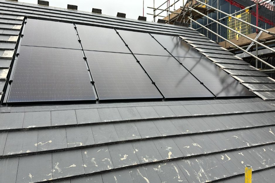 Case Study- Fraser Roofing using our Ubiflex Finio with Solar!