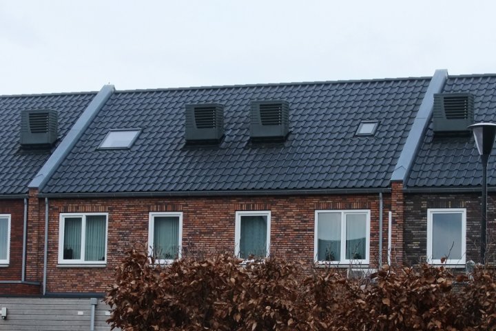 Buitenunit warmtepomp op het dak